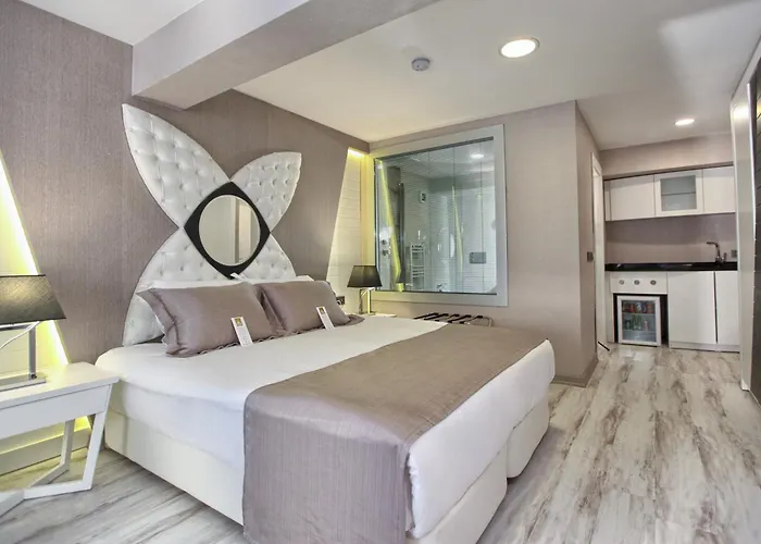 Demonti Hotel